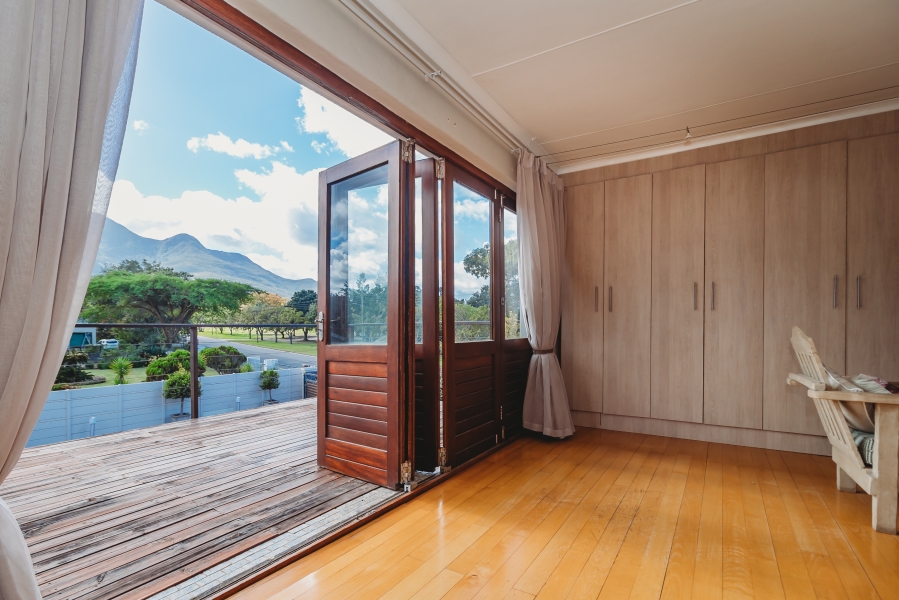 4 Bedroom Property for Sale in Heatherlands Western Cape